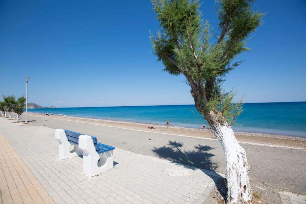 Serenity Studio Beach Home อาฟานโท ภายนอก รูปภาพ